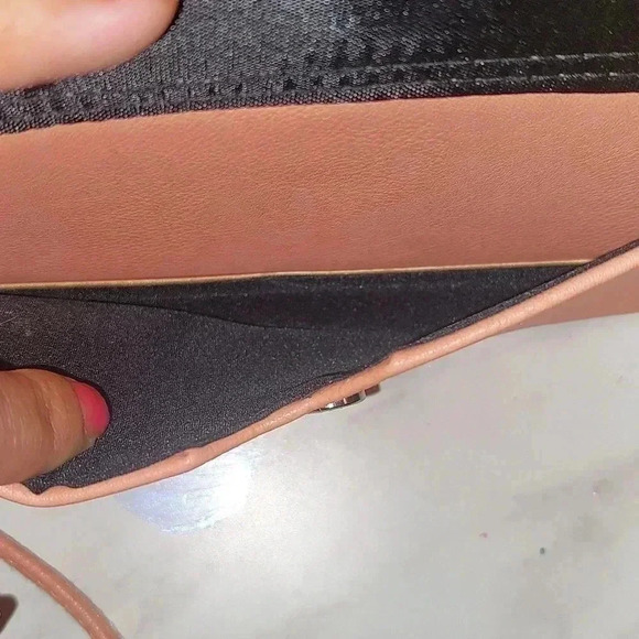 NWOT TAHARI PINK WRISTLET WALLET WITH IDENTITY PROOF LINING - Picture 4 of 13